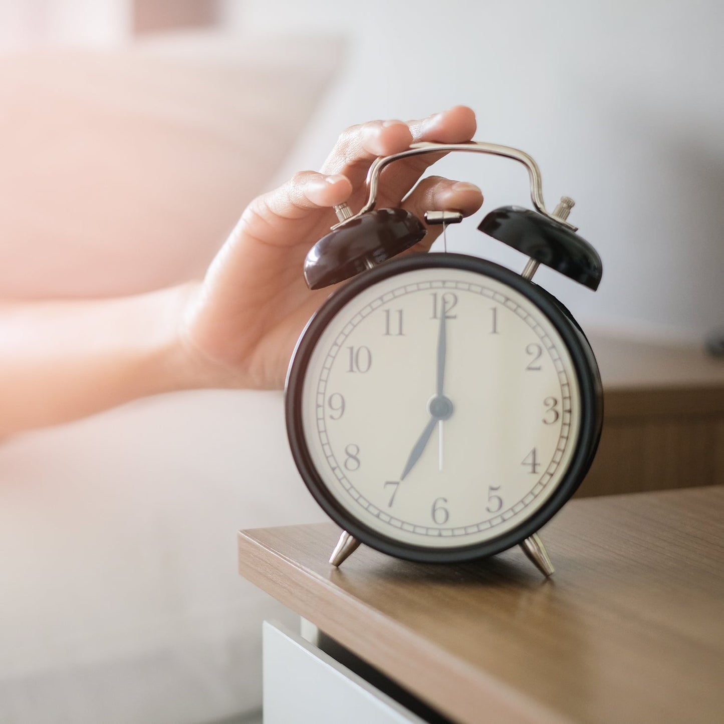 The Hidden Benefits of Waking Up at the Same Time Every Day: A Path to Better Sleep with an Adjustable Base and Mattress